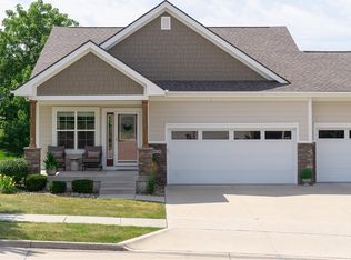 9430 Bellflower Ln, Norwalk, IA 50211
