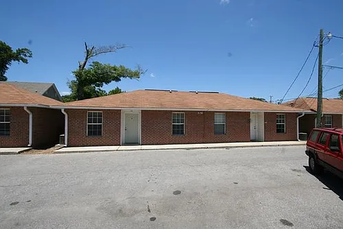 2150 W Belmont St Photo 1