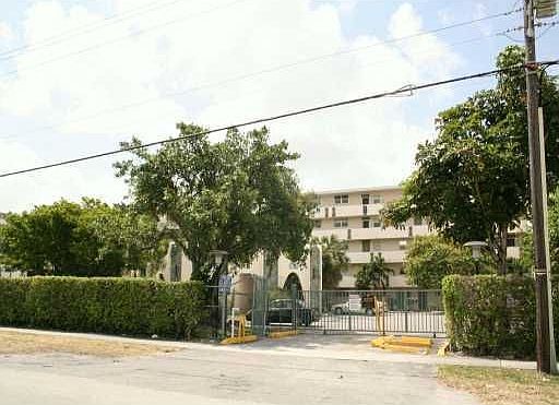 2nd image of 1700 NE 191st St APT 111