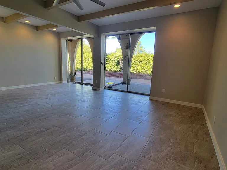 1542 E Solano Dr — Photo 9