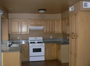 161 Oaktree Dr, Perris, CA 92571