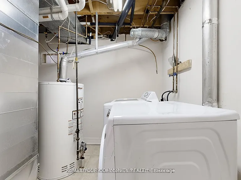 52 Eleanor Cir #LOWER — Photo 31