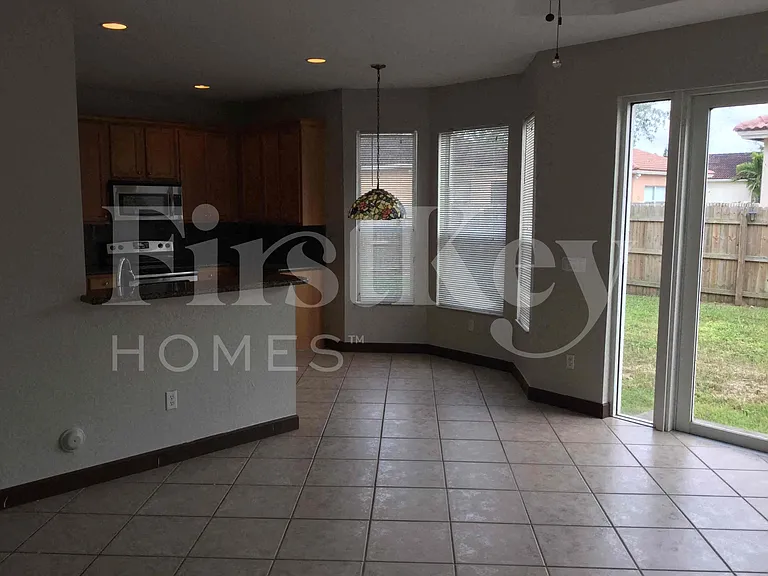 4104 NE 22nd Ln — Photo 6