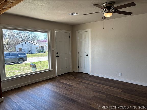 3rd image of 1817 Comanche St