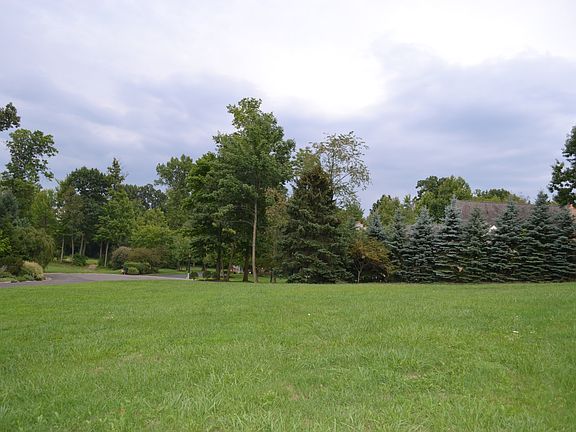 3rd image of 295 Selkirk Cir NW