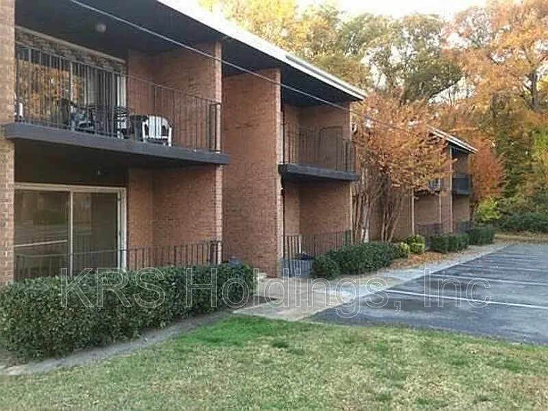 The Carlisle Apartments — Photo 3