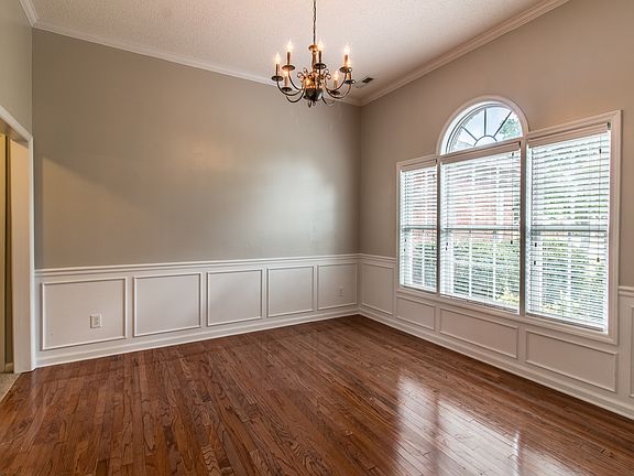 5th image of 208 Deerfoot Dr