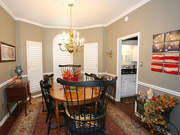 3rd image of 818 Blaylock Cir