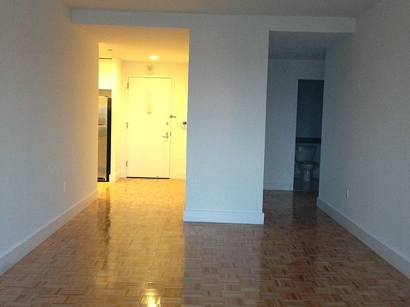 4th image of 9745 Queens Blvd #905