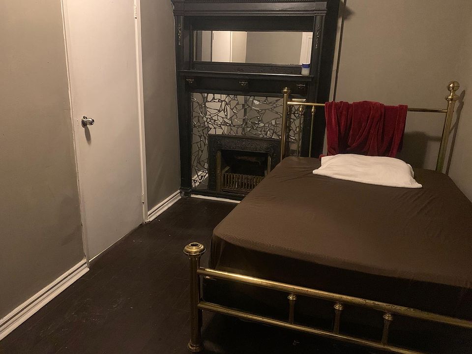 Bedroom A: $880 Private room w/ Double sized bed (Private Bathroom)