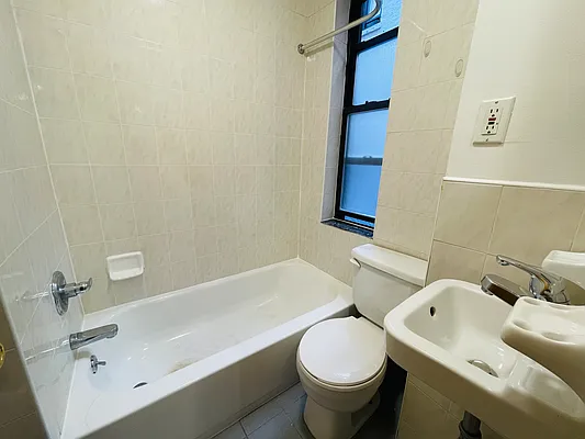 Rented by DeSimone Real Estate | media 8