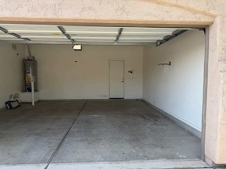 957 W Calle Valenciana — Photo 4