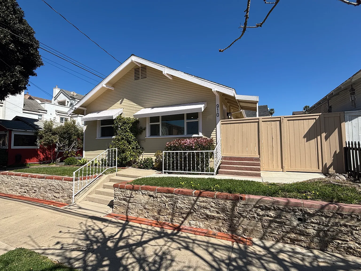 3 bed, 1053 sqft, $6,850 — Photo 2