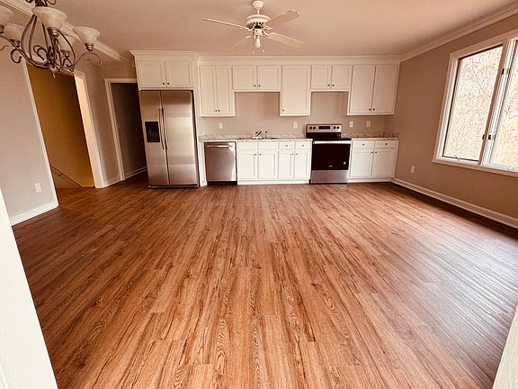 KITCHEN - DINING AREA
