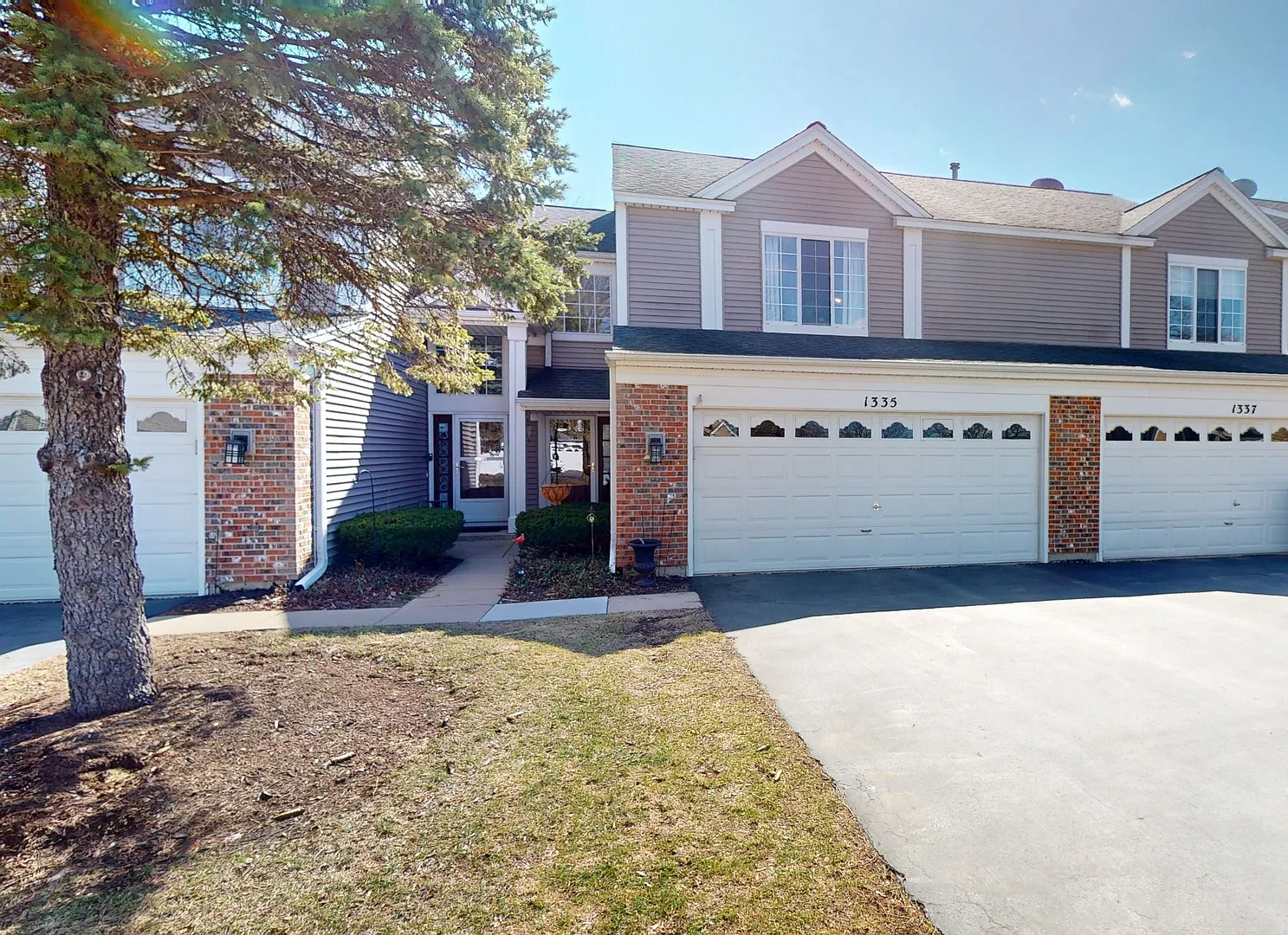 1335 Summersweet Ln photo 1