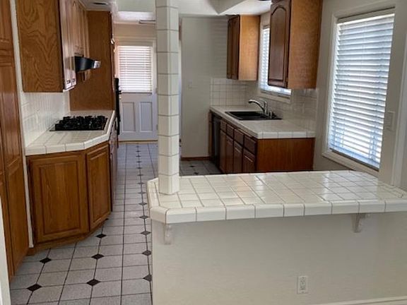 3rd image of 4439 Ladoga Ave