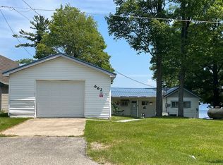 662 N Lakeview Dr, Hale, MI 48739