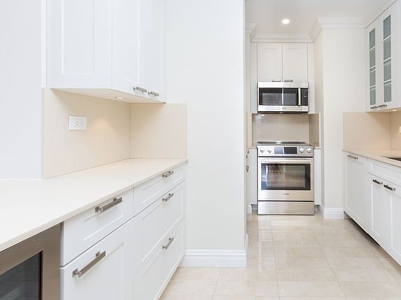 5th image of 210 W 70th St APT 1002