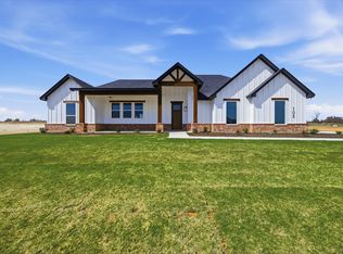 105 Cattleman Dr, Poolville, TX 76487