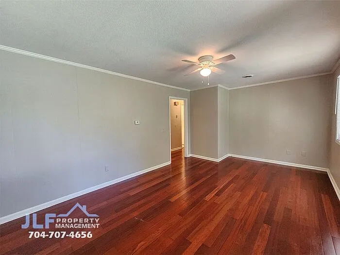 2 bed, 1.0 bath, $975 — Photo 3