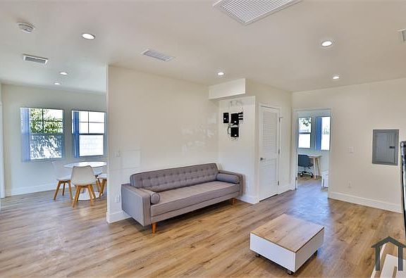 3rd image of 1237 W 25th St