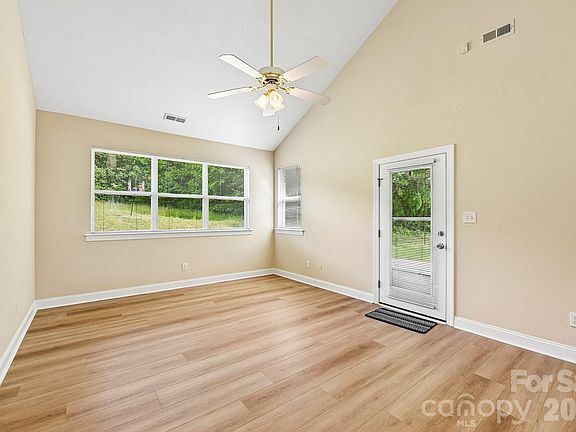 5th image of 3854 Azalea Trl