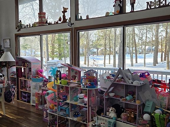 3rd image of 51 Fairway Ln