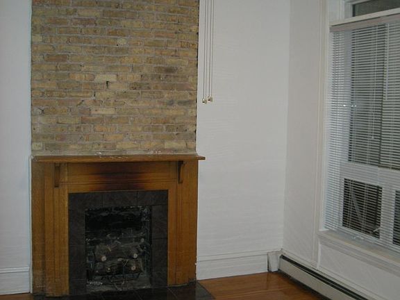 3rd image of 932 W Newport Ave APT 1