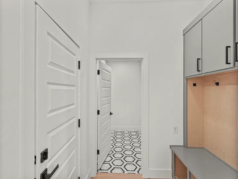 3424 Ladd St — Photo 8