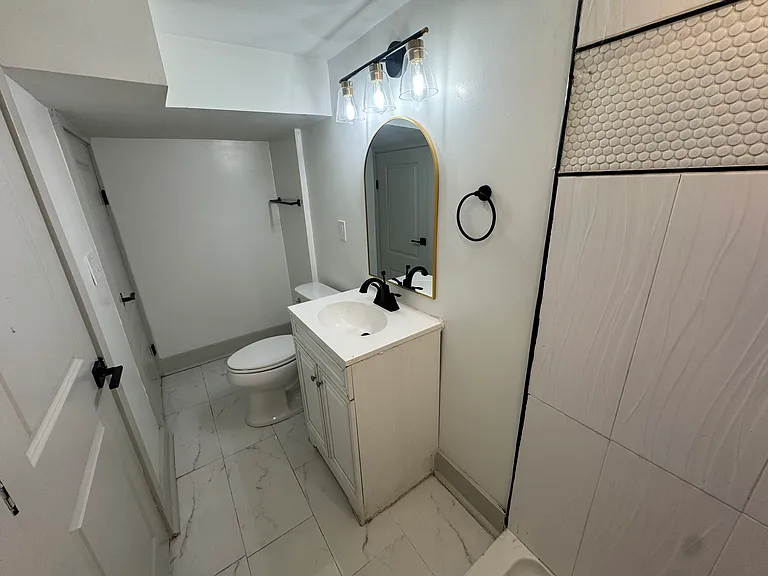 Lower level 3rd FULL bathroom!