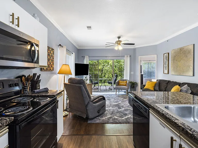 813 Holiday Rdg #H1 — Photo 15