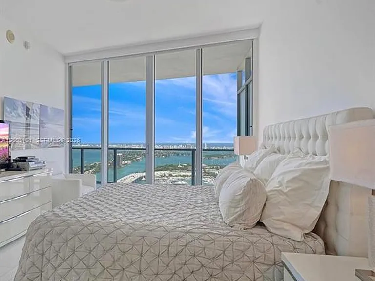 1100 Biscayne Blvd #4803 — Photo 8