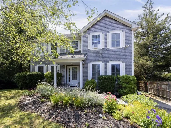 9 Bow St, Jamestown, RI 02835