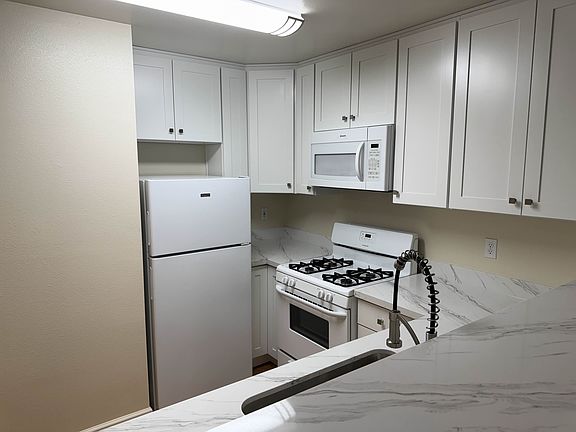 3rd image of 4746 11th Ave NE #Lp206