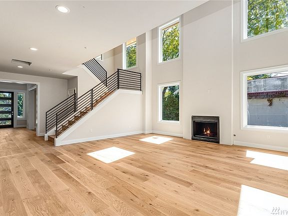 4th image of 12113 12th Ave NW
