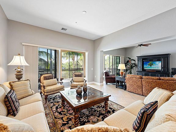 5th image of 9296 Belle Ct Unit 204