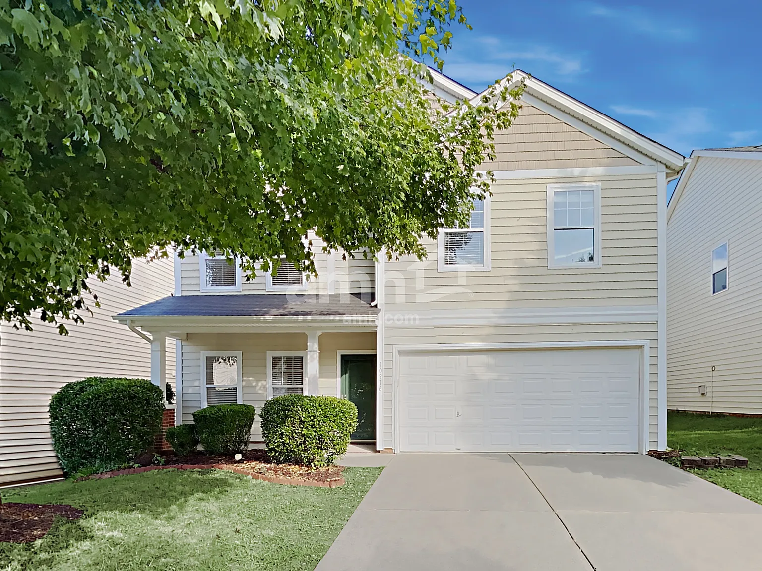 4 bed, 2.5 bath, 1700 sqft, $2,370 — Photo 1