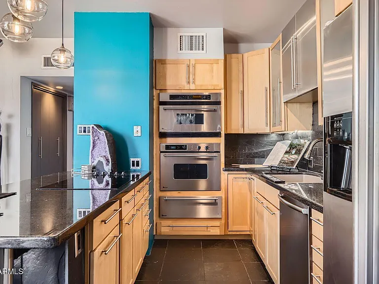 207 W Clarendon Ave #G18 — Photo 8