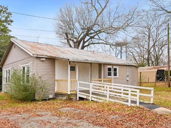 209 Smith Ave, Hohenwald, TN 38462