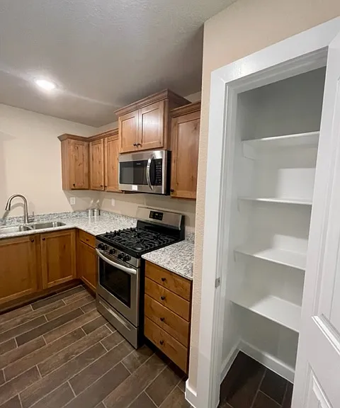 410 Rama St — Photo 7