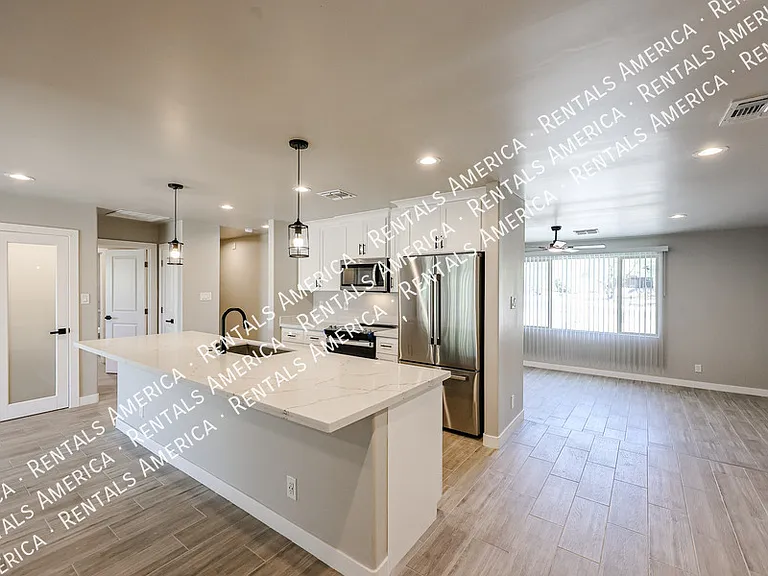 1704 E Pickrell Dr — Photo 10