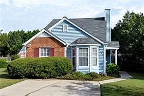 1342 Yorkshire Ln Photo 1