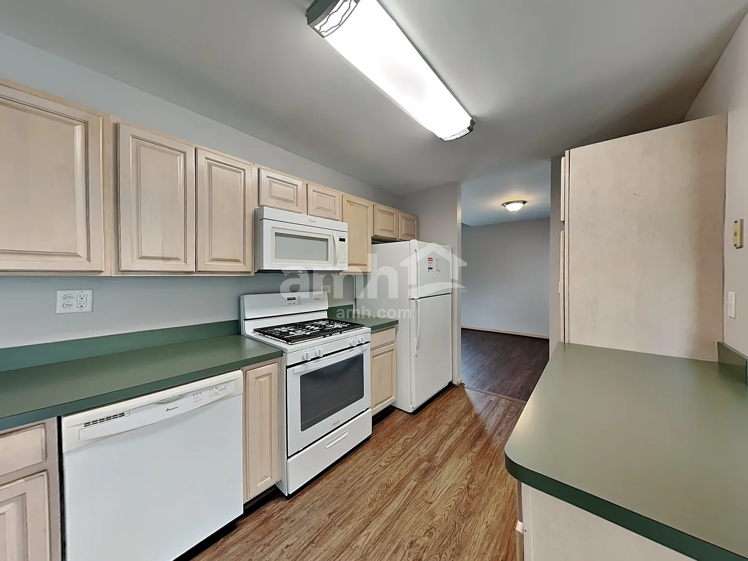 3 bed, 3.0 bath, 2086 sqft, $2,695 — Photo 3