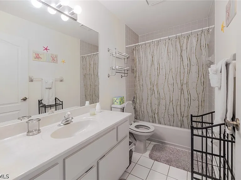 105 SW 39th Pl — Photo 20