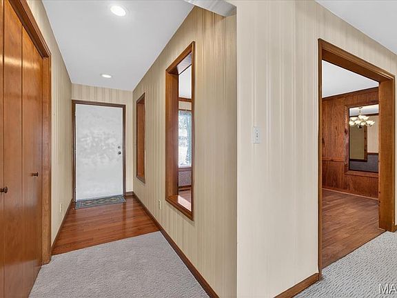5th image of 216 Shelburne Dr