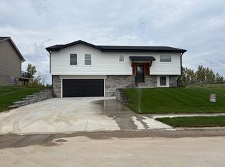 21502 Old Coach Rd, Elkhorn, NE 68022