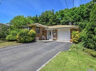 68 Roger Dr, Port Washington, NY 11050