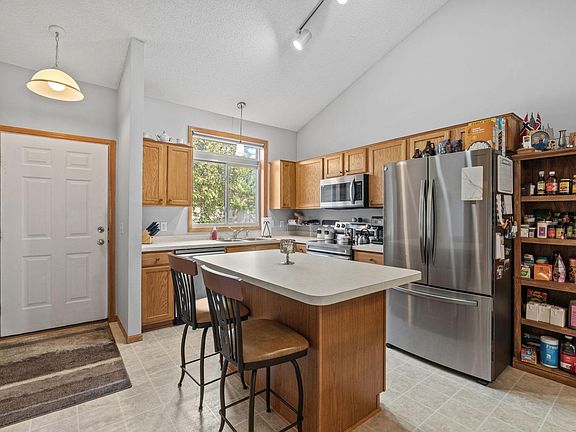 3rd image of 1585 Chartreux Ave