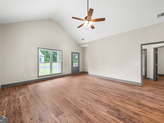 4th image of 130 Woods Ave