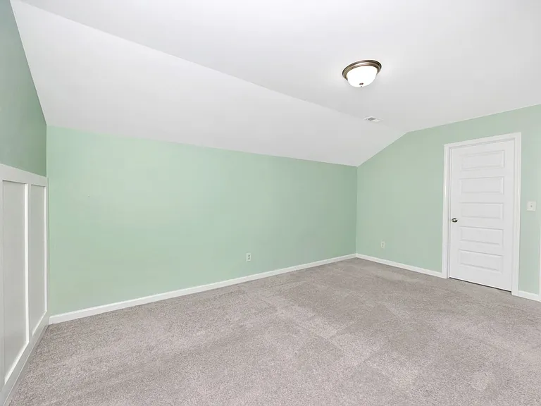 171 Kingswood Dr — Photo 32